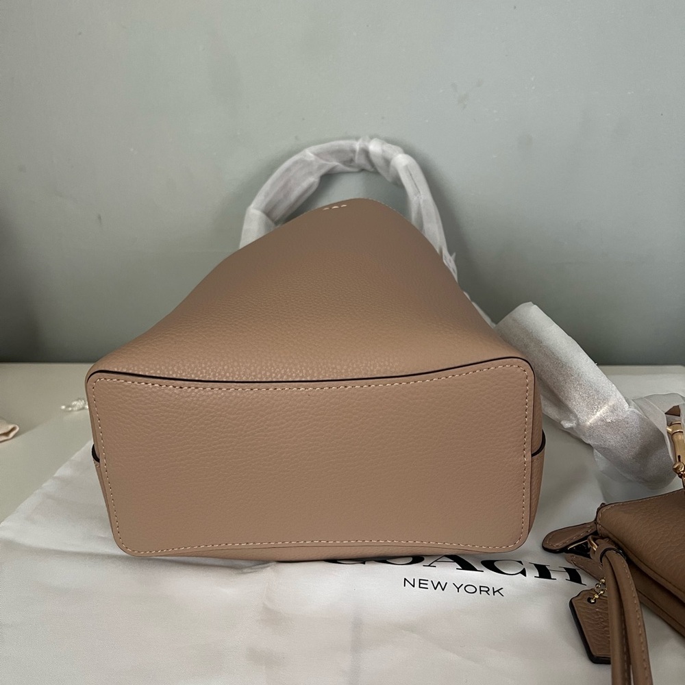 Coach Small Town Bucket Bag And Matching Wristlet - Picture 8 of 13
